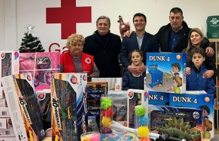 ENTREGA DE REGALOS  DE REYES JUNTO CON NUESTROS INTERACT,  PARA LA CRUZ ROJA DE GAVÀ.